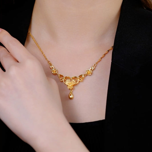 Teardrop-shaped gold-plated necklace