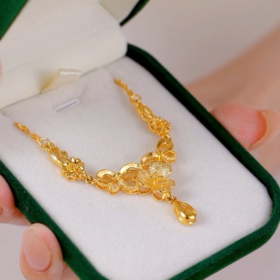 Teardrop-shaped gold-plated necklace