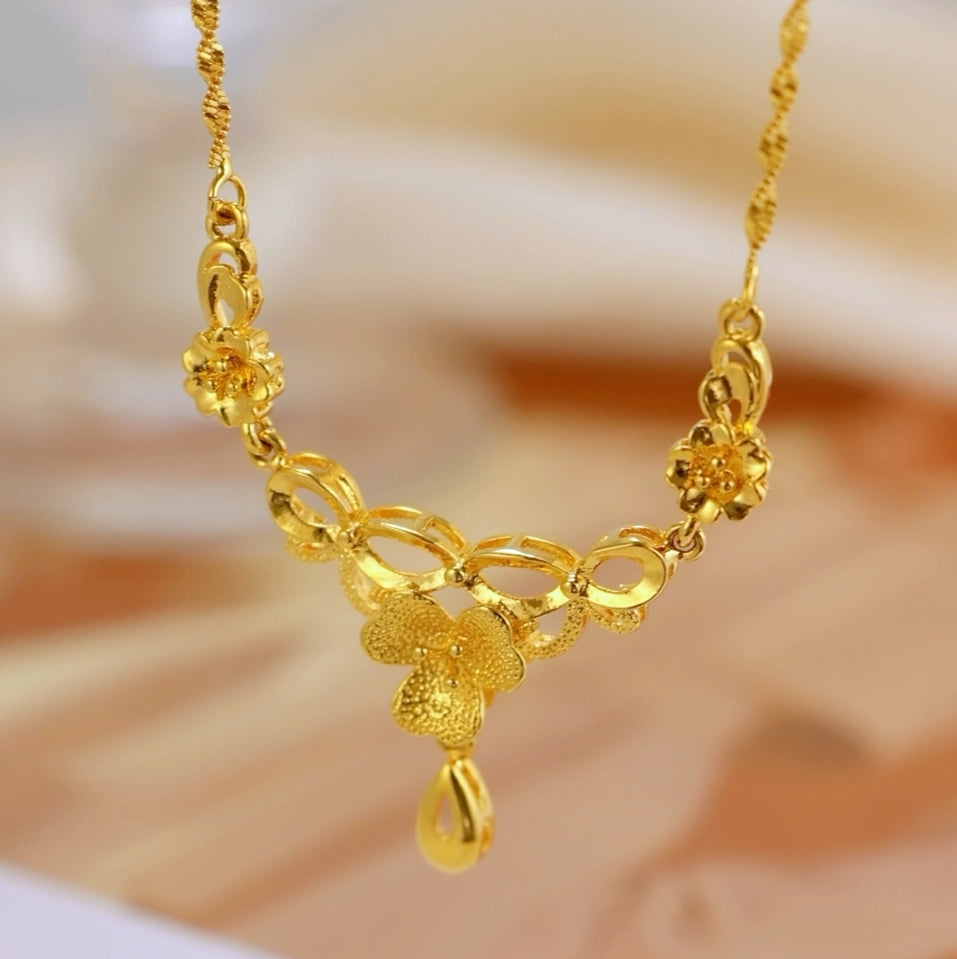 Teardrop-shaped gold-plated necklace