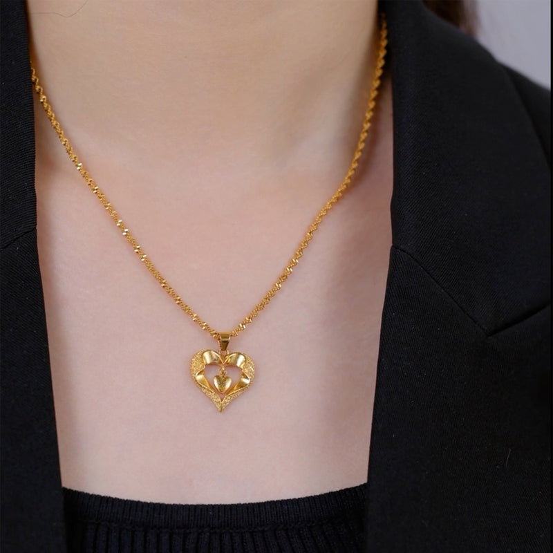 Heart-shaped gold-plated necklace