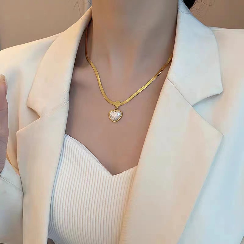 Heart-shaped pearl necklace