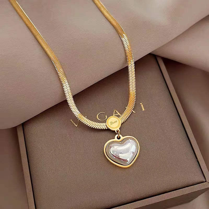 Heart-shaped pearl necklace