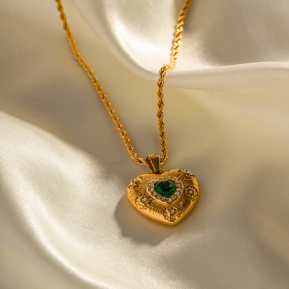 Heart-shaped emerald pendant necklace