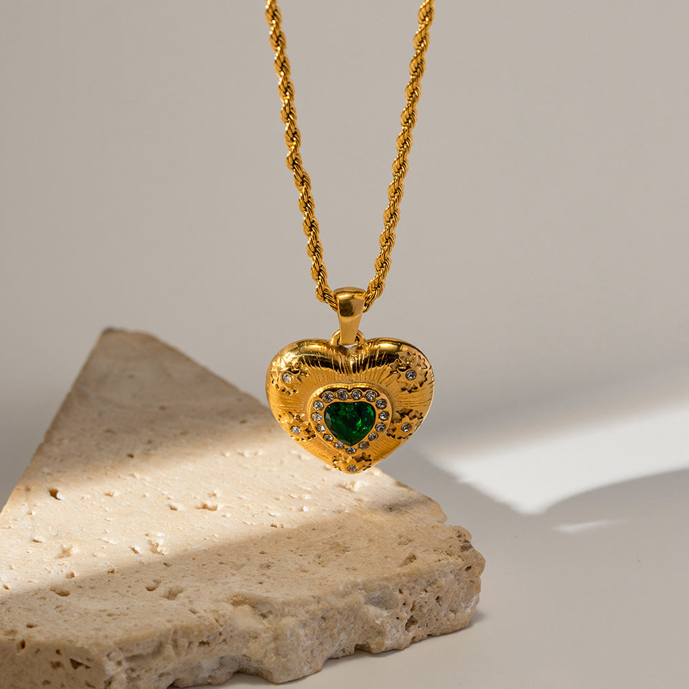 Heart-shaped emerald pendant necklace